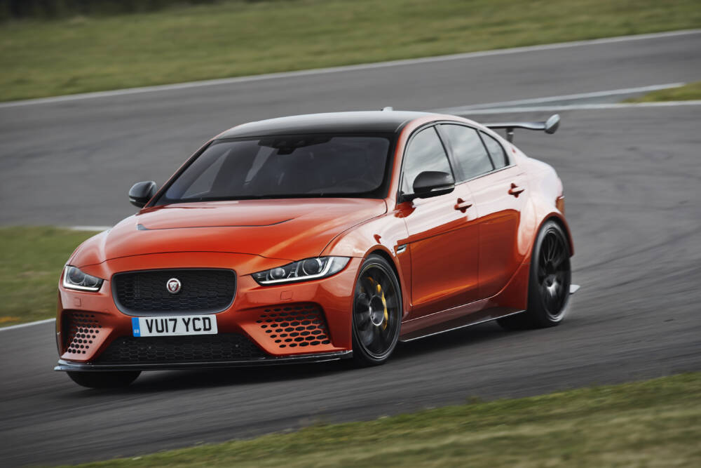 Jaguar aperfeiçoa modelo sedã e limita produção a apenas 300 unidades
