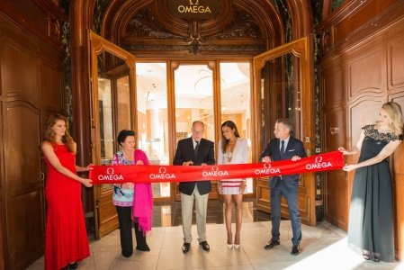OMEGA inaugura sua primeira boutique em Mônaco com a ilustre presença do Príncipe Albert II E e Naomie Harris