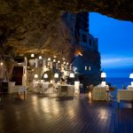 Restaurante construído dentro de uma gruta é destino obrigatório na Itália