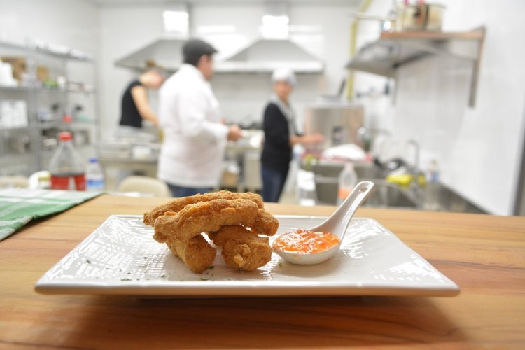 Bar de tapas brasileiras em que cliente faz pedido por app é inaugurado na Vila Madalena