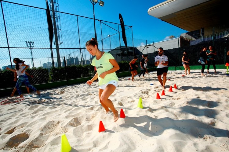 Jockey Club vira praia de paulistano com práticas esportivas