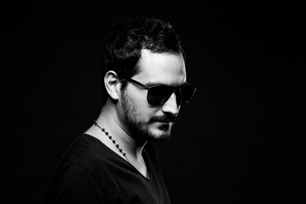 Marco Junqueira: o DJ que toca e dança