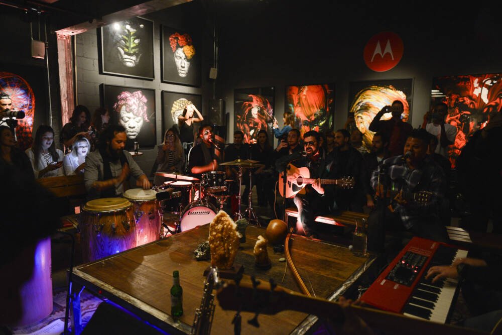 Motorola realiza happy hour no Jardins