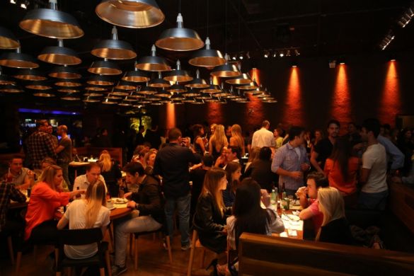HOJE tem festa da lounge* em Curitiba