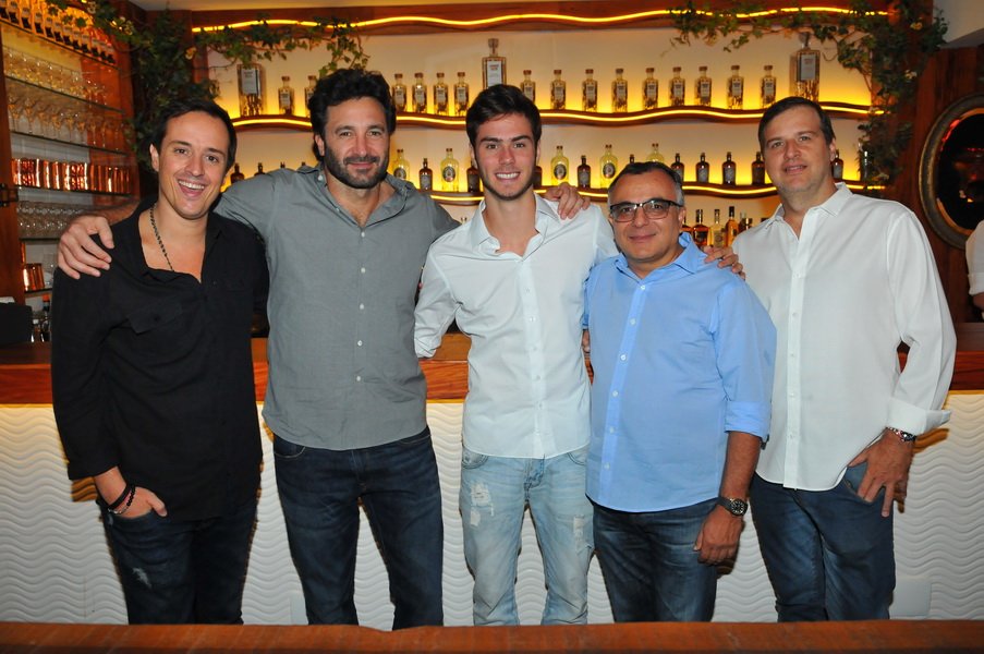 Veja quem apareceu na 1ª festa de inauguração do Café De La Musique