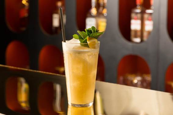 Bar em SP une qualidade musical e excelente coquetelaria