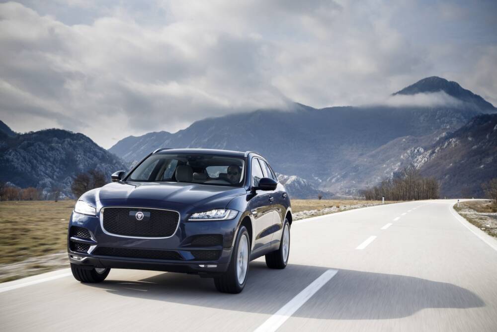 Jaguar F-PACE chega à versão 2018 com nova opção de motor a gasolina