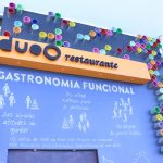 Restaurante une une café da manhã saudável com práticas esportivas