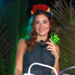 Com hits dos anos 60, 70 e 80, a Kombi Party resgatou a era hippie em Trancoso