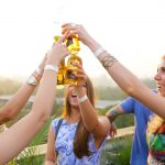 Corona leva seu lifestyle para 8 destinos mais desejados do verão brasileiro
