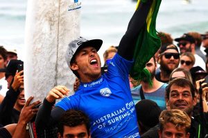 Quiksilver Summer Experience terá shows das bandas DjonasTrio e Vovotinha,e do surfista Jesse Mendes