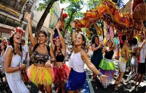 Fim de semana é dia de folia! Confira a agenda da lounge*