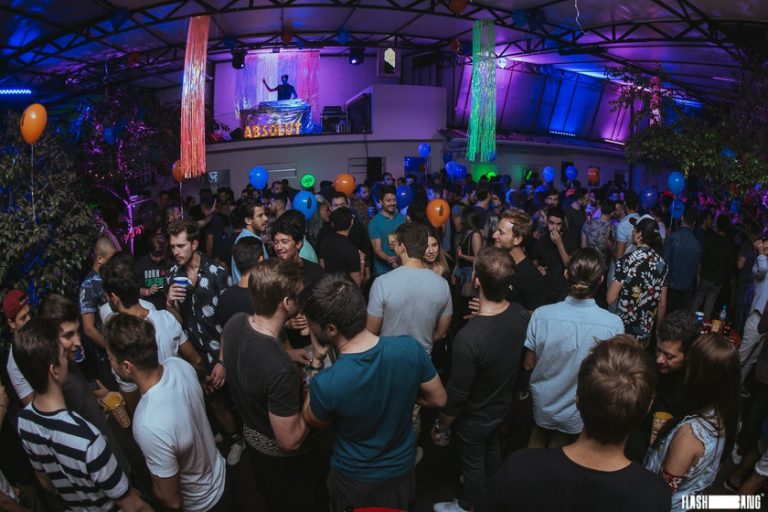 Vem, fim de semana! Dá uma olhada na agenda da lounge*