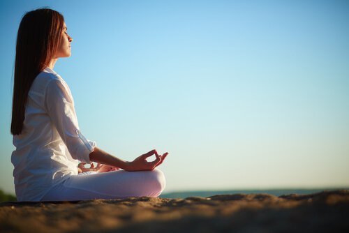 Técnica de meditação é aliada do emagrecimento