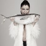 Anna Lima entre as telas e a cozinha