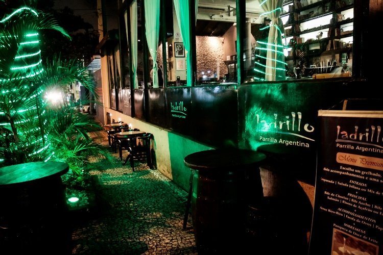 Hoje é dia de Wine and Parilla no restaurante Ladrillo