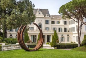 Hotéis da Oetker Collection expõem obras monumentais de Bernar Vernet