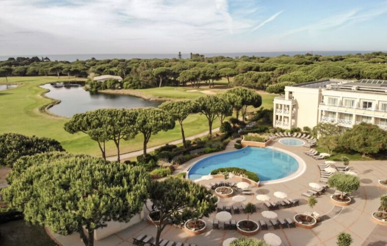 Onyria Marinha Boutique Hotel, luxo silencioso entre o verde e o Atlântico.